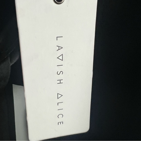 Lavish Alice Bandeau Maxi Cape
Crop Top in Black
Size XS, New with Tags - Picture 5 of 6